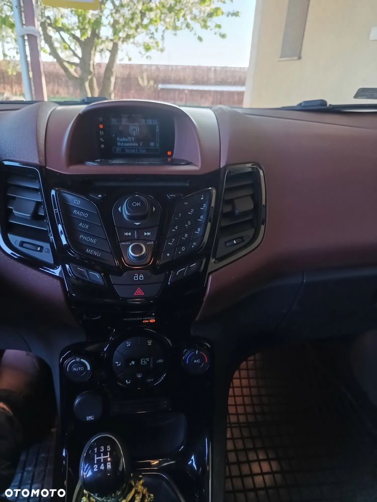 Ford Fiesta 1.6 TDCi DPF Titanium - 24