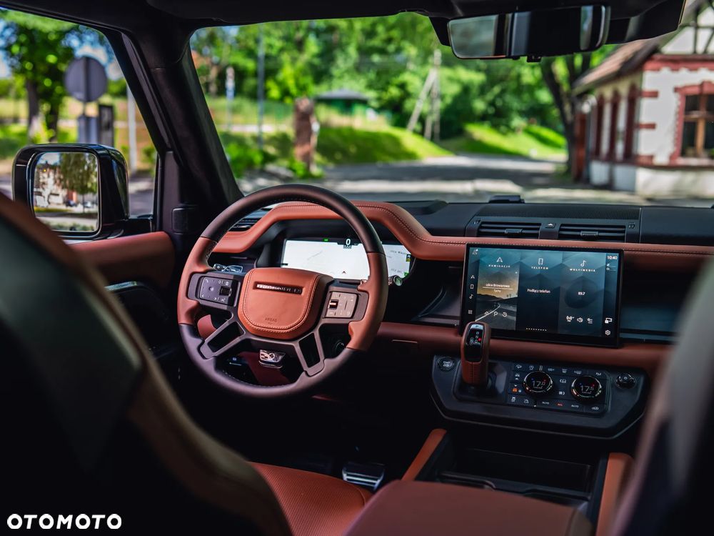 Land Rover Defender 110 P635 OCTA - 10