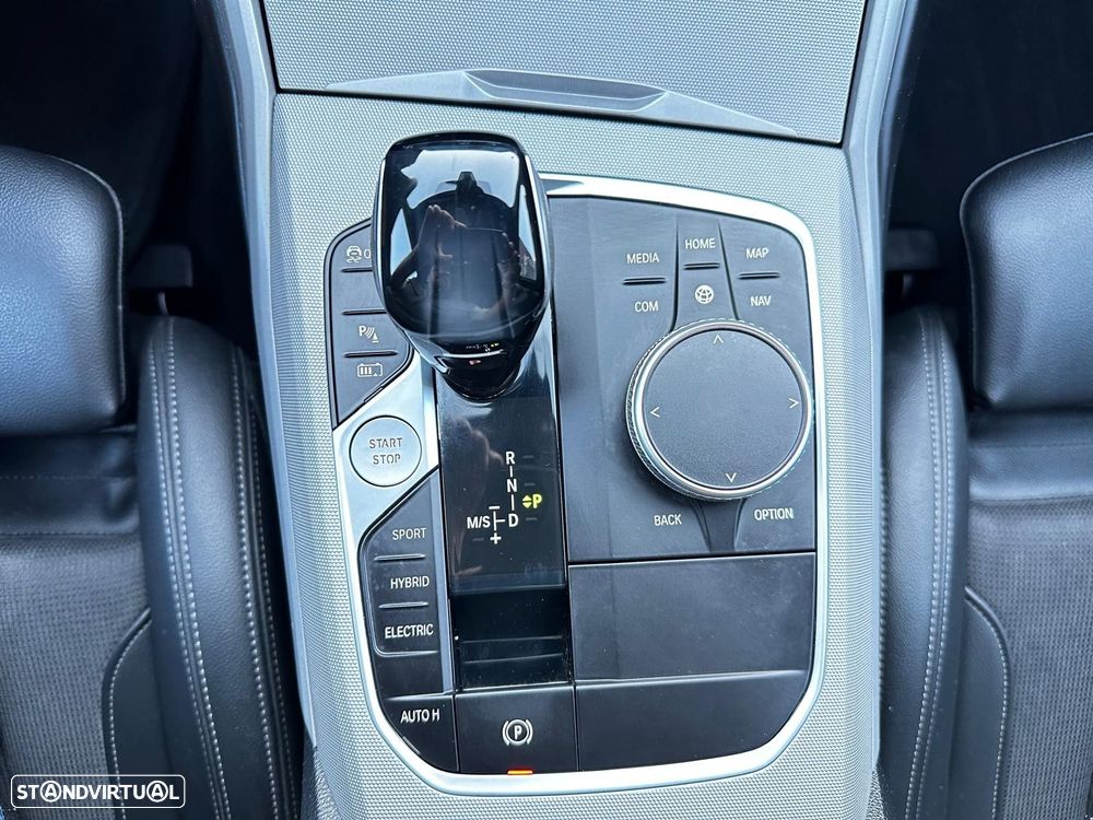 BMW 320 e Touring Corporate Edition Auto - 11