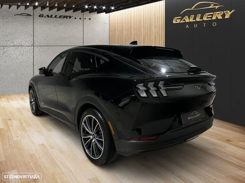Ford Mustang Mach-E - 4