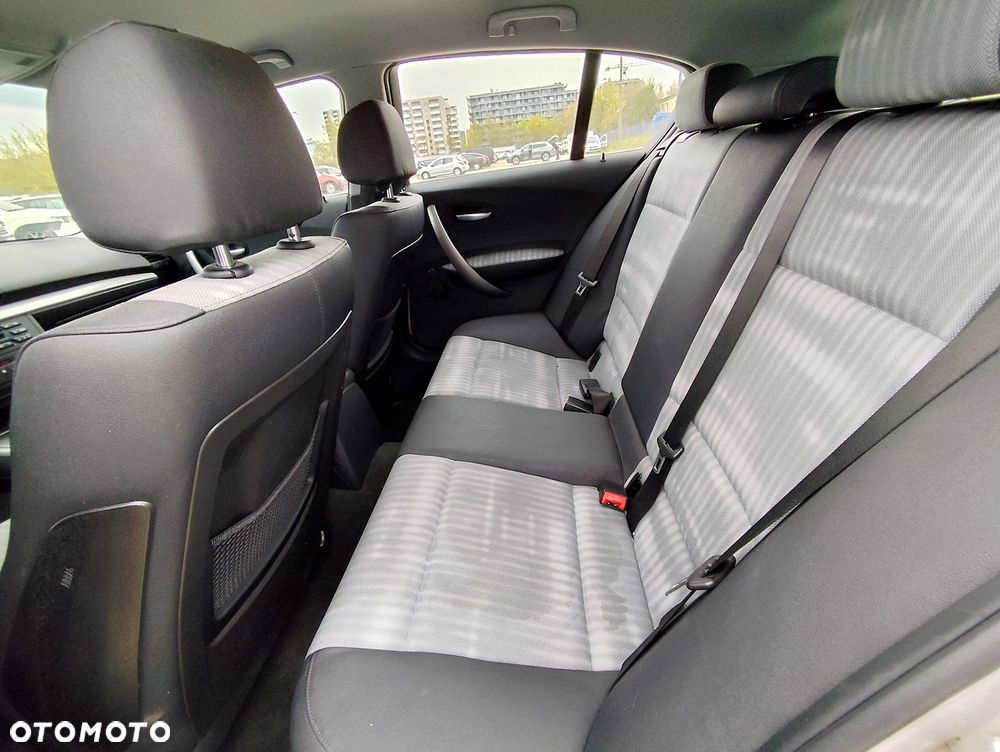 BMW Seria 1 116i - 8