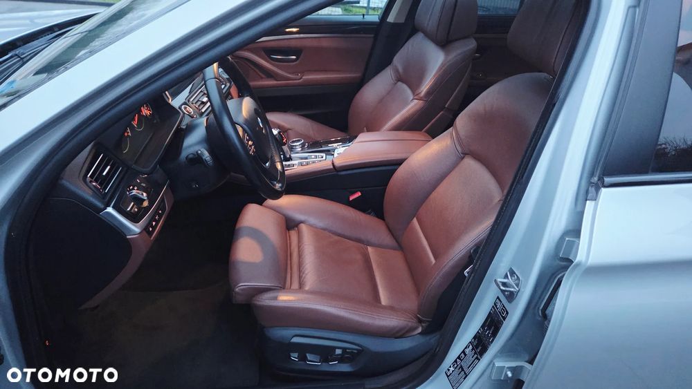 BMW Seria 5 525d xDrive - 10