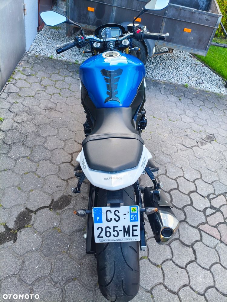 Suzuki GSR - 5