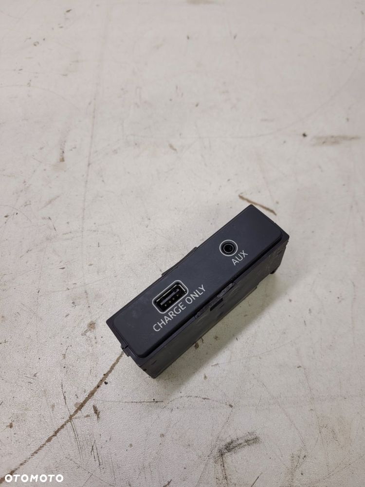 PORT WEJŚCIE AUX USB AUDI A4 B9 A5 Q5 8W0035726 - 2