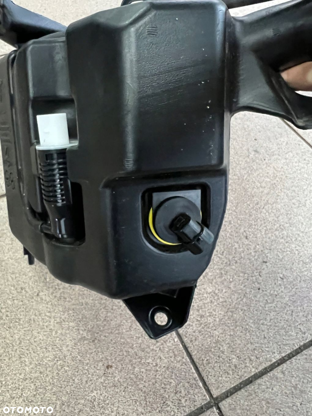 TESLA MODEL Y 20- ZBIORNICZEK PŁYNU SPRYSKIWACZY 1490400-00-C - 9