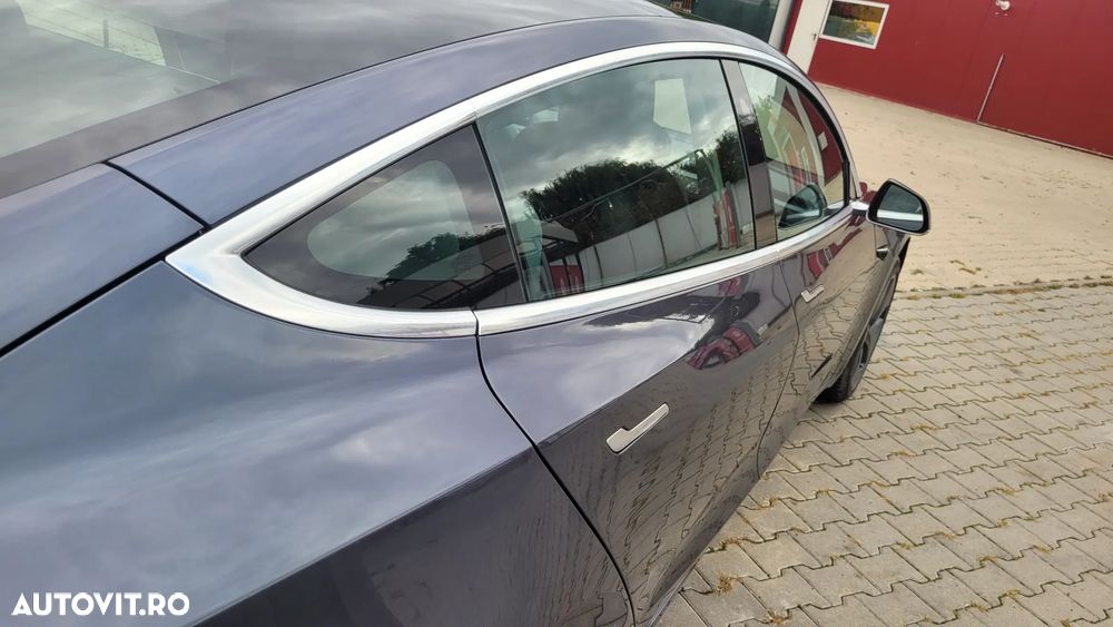 Tesla Model 3 Standard Reichweite Plus Hinterradantrieb - 19