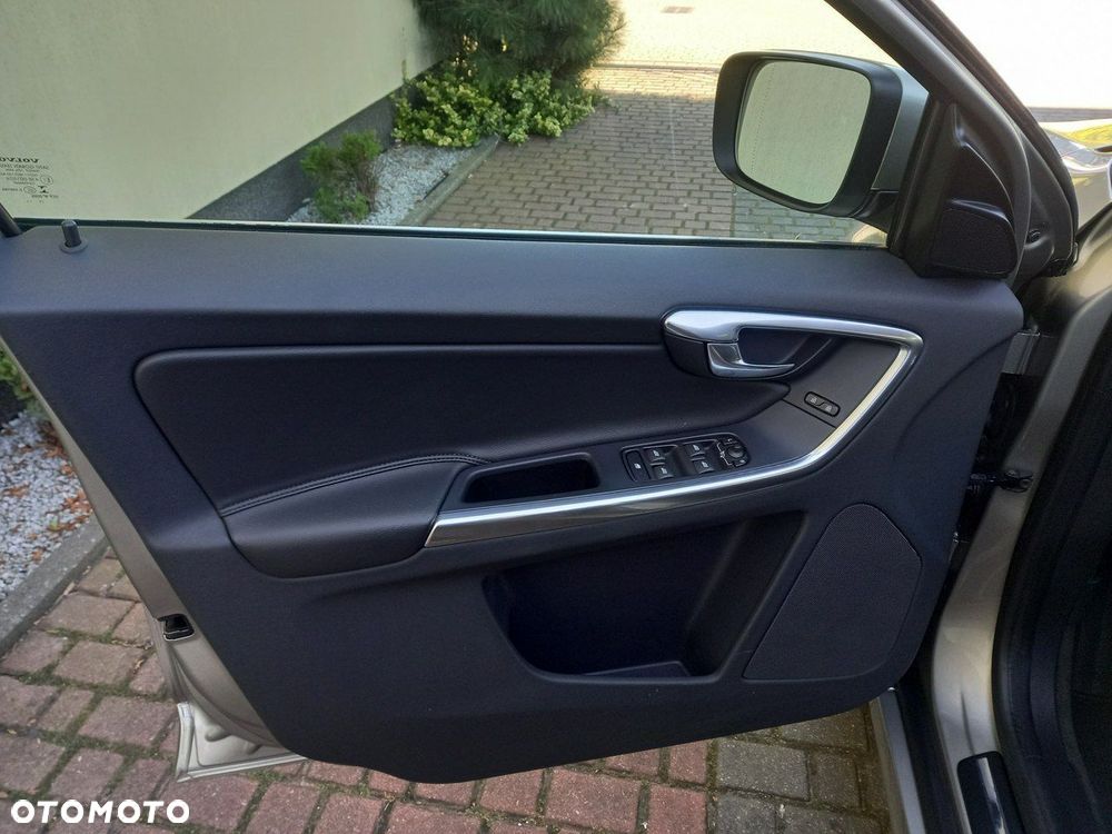 Volvo XC 60 D3 Geartronic Momentum - 33