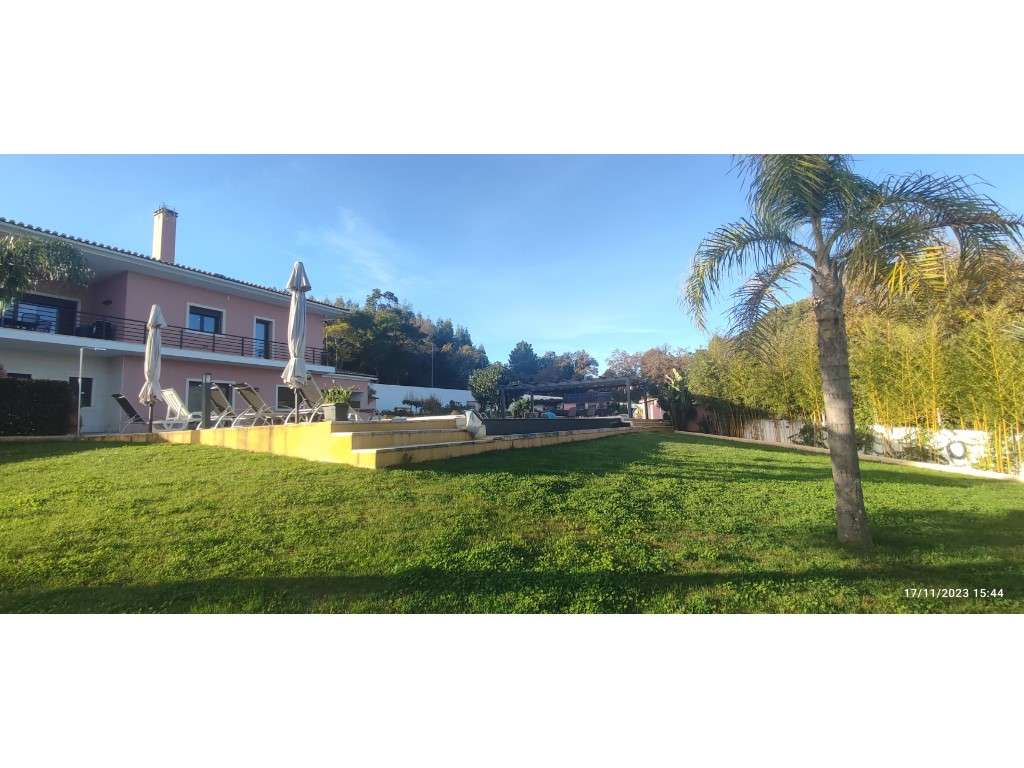 Deslumbrante moradia Bi - familiar, inserida em terreno com jardim ... - Grande imagem: 2/60