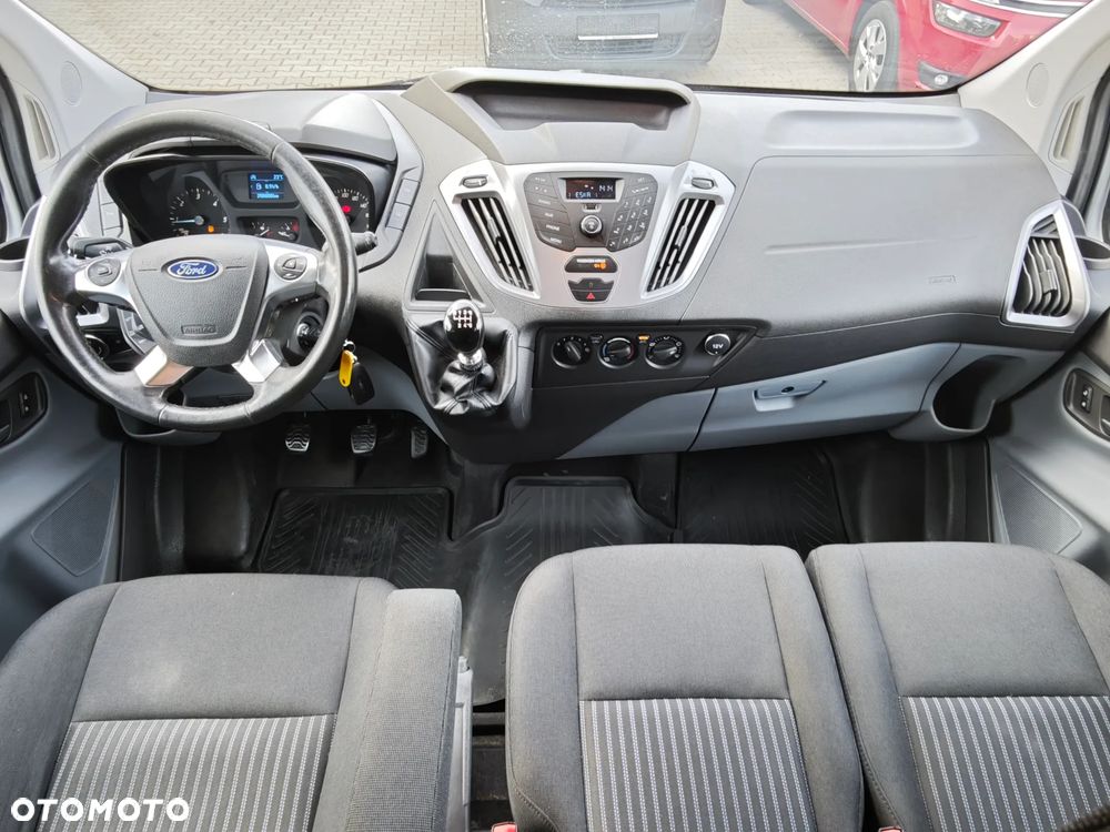Ford Tourneo Custom - 25