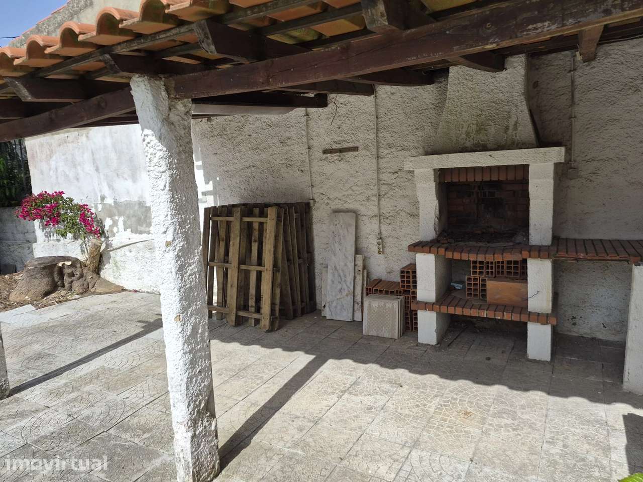 MORADIA T6 PARA RECUPERAR – VAL CAVALA, CHARNECA DA CAPARICA - Grande imagem: 3/22