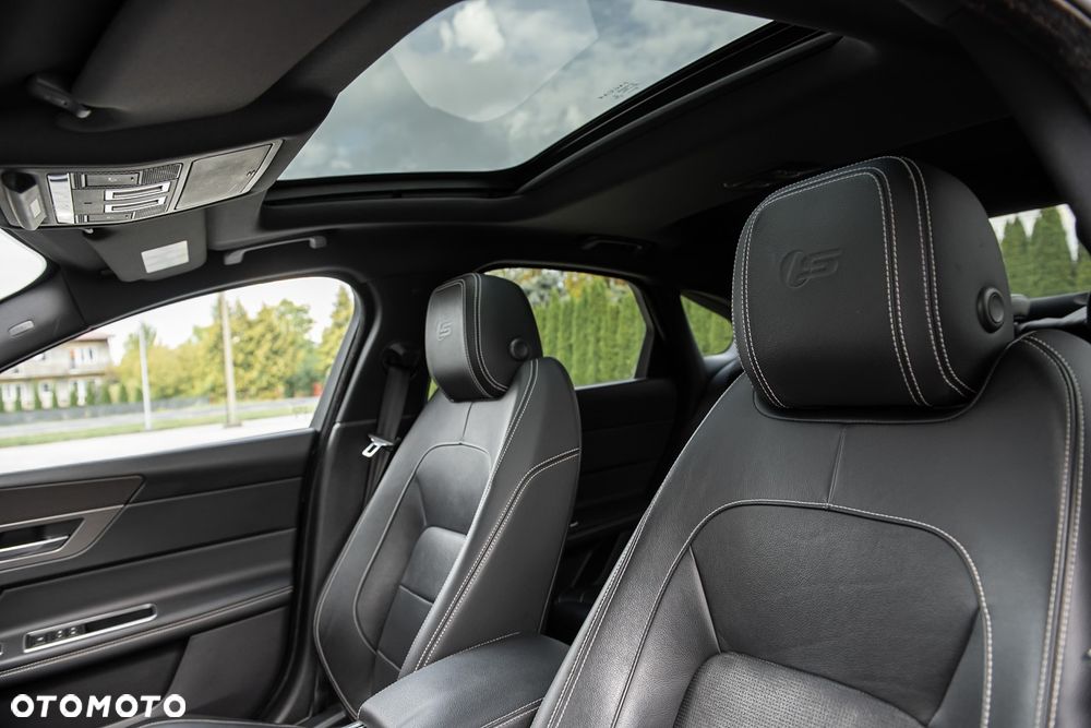 Jaguar XF S AWD - 19