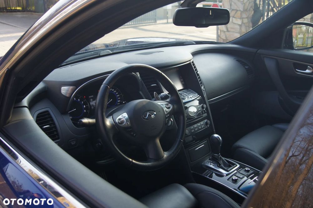 Infiniti QX70 - 22