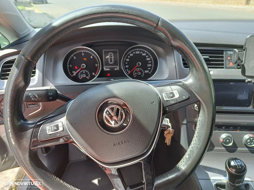 VW Golf 1.6 TDi Trendline BlueMotion - 9