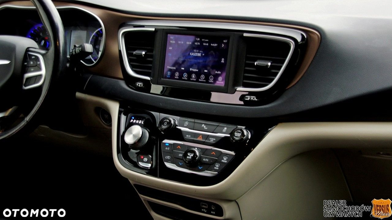 Chrysler Pacifica - 22