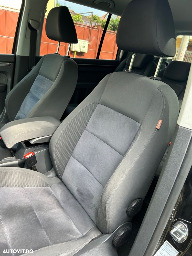Volkswagen Touran 2.0 TDI DPF DSG Highline - 8