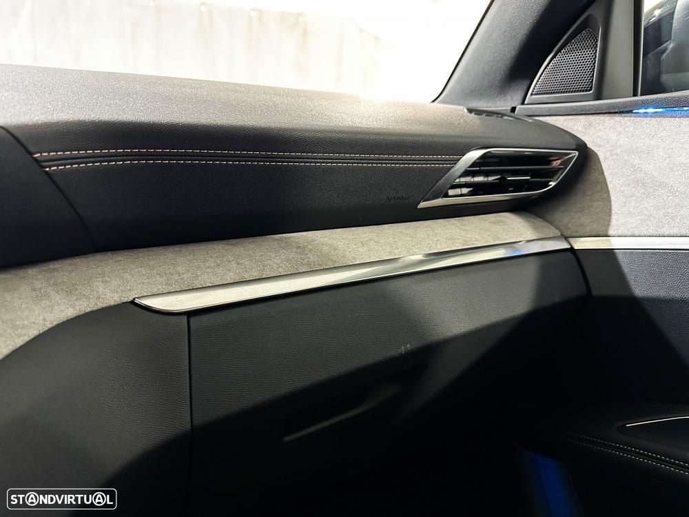 Peugeot 3008 1.6 Hybrid GT Pack e-EAT8 - 32