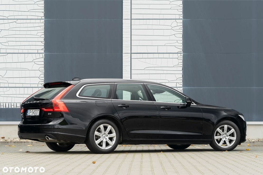 Volvo V90 D4 Momentum - 2