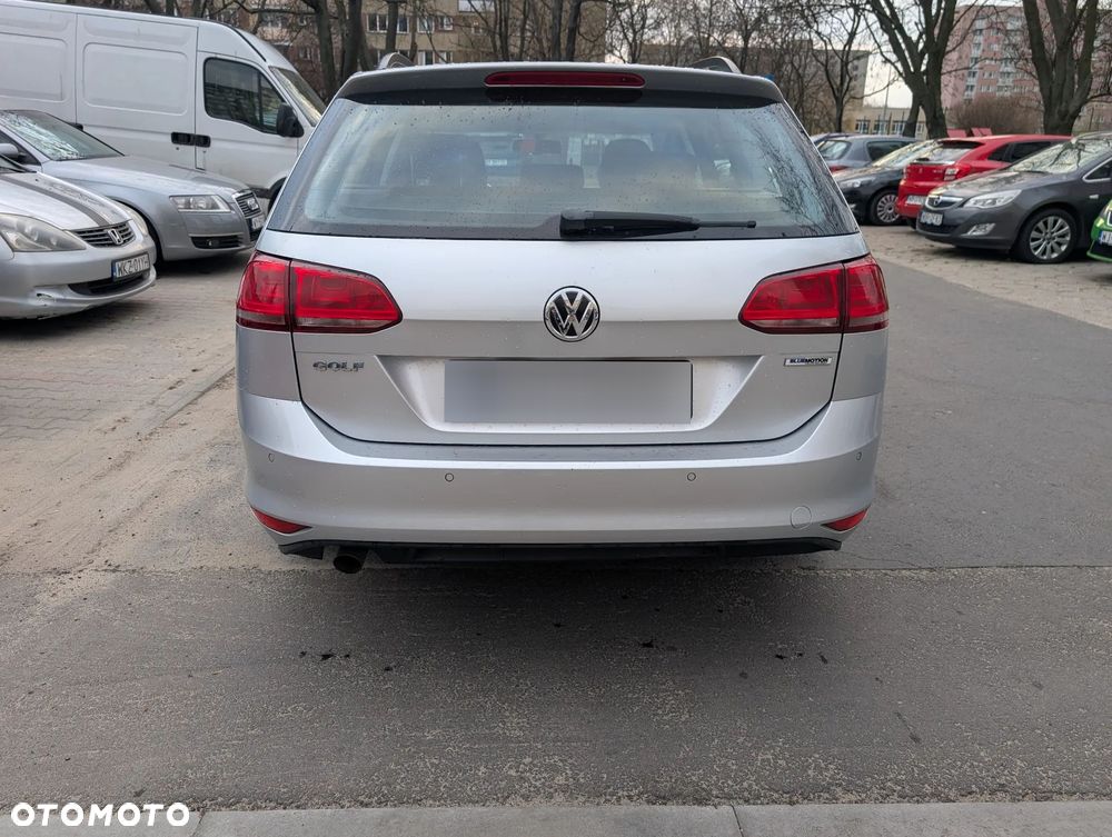 Volkswagen Golf - 6