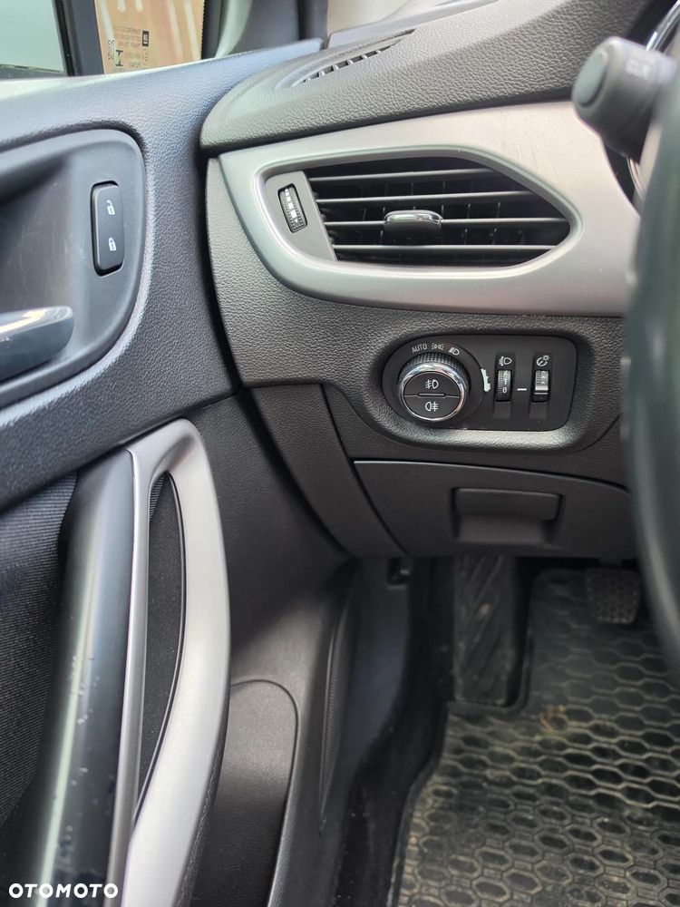 Opel Astra 1.6 CDTI Enjoy S&S - 9