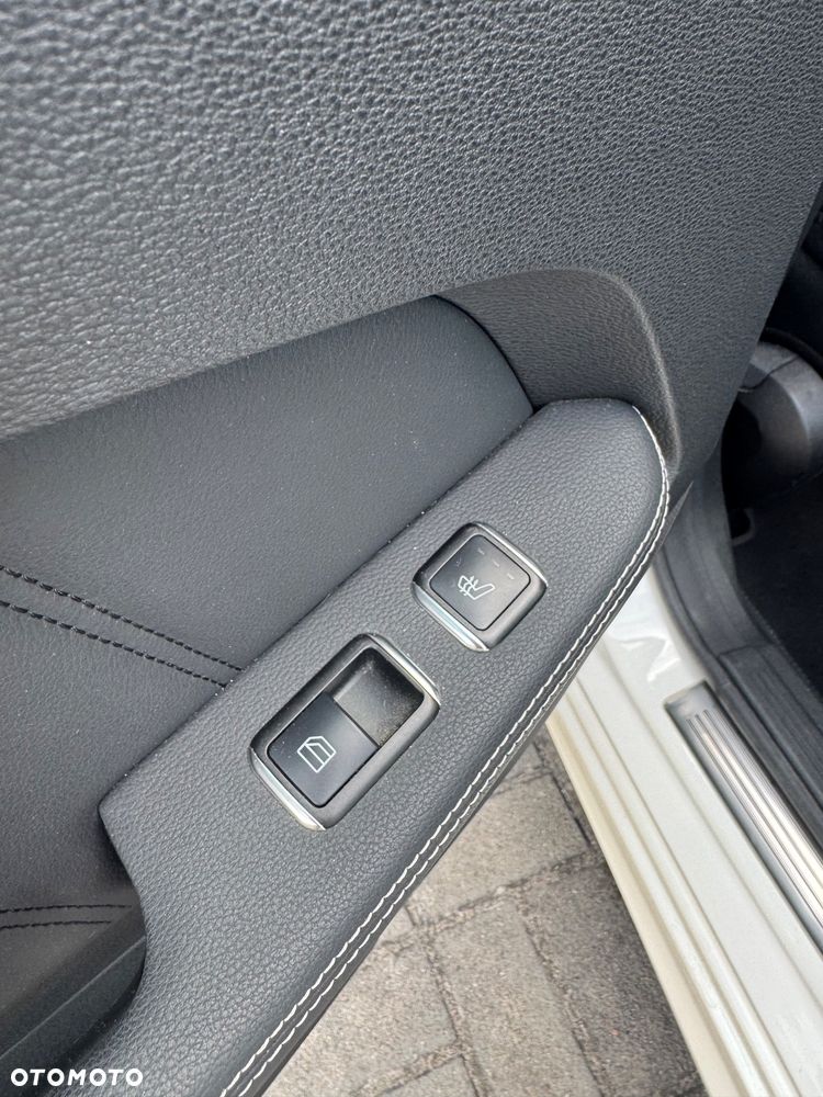 Mercedes-Benz Klasa E 350 CDI BlueEff Avantgarde - 38