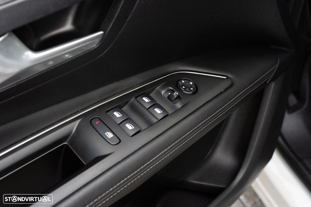 Peugeot 3008 1.2 PureTech Allure Pack - 35