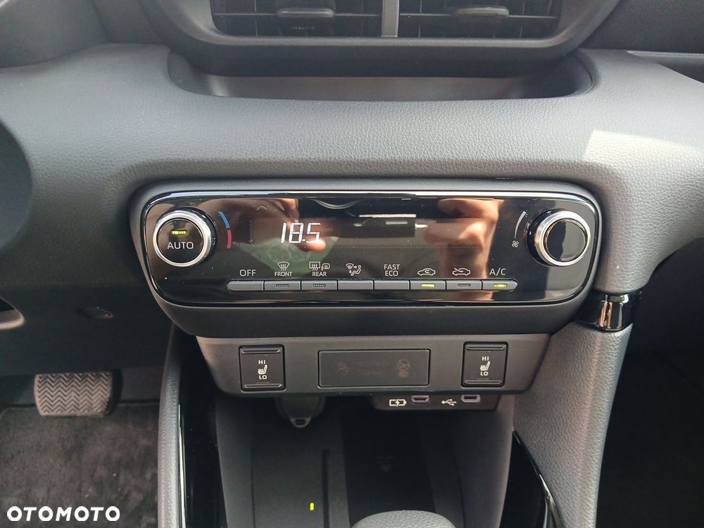 Toyota Yaris Hybrid 1.5 Style - 34