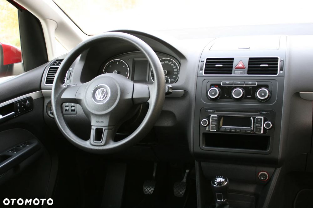 Volkswagen Touran - 11