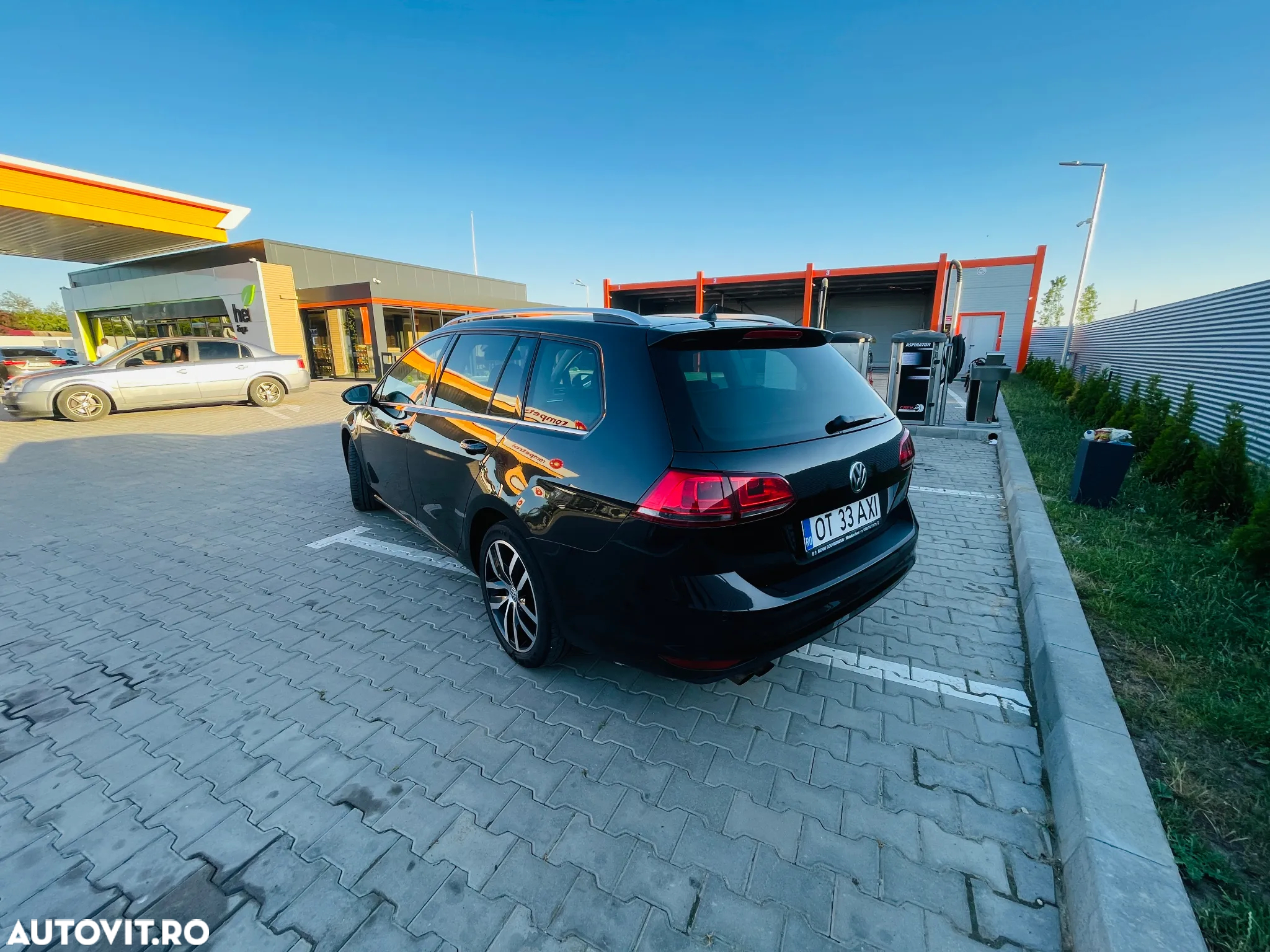 Volkswagen Golf 2.0 TDI DSG Highline - 3