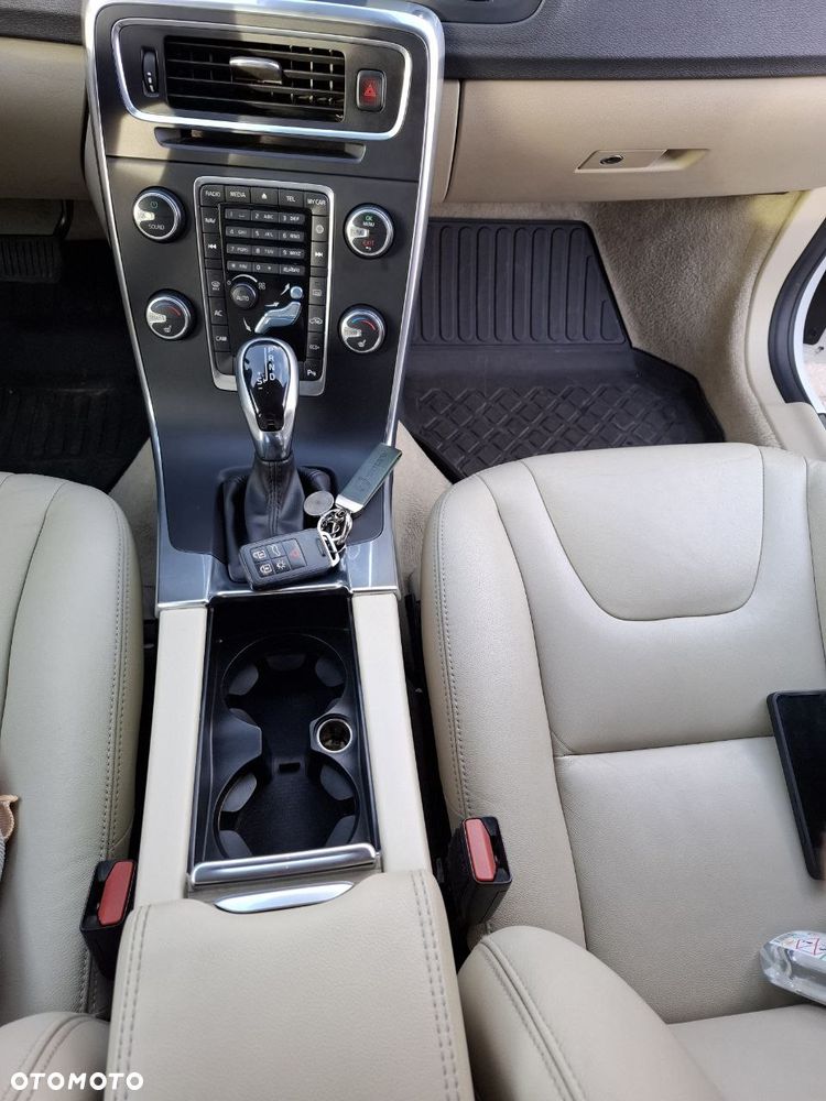 Volvo V60 D4 Drive-E Momentum - 18