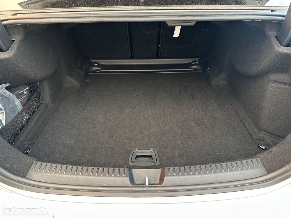 Mercedes-Benz E 220 d Avantgarde - 13