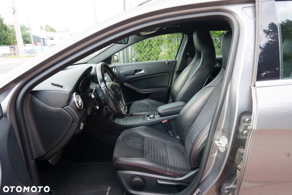 Mercedes-Benz GLA 180 7G-DCT AMG Line - 9