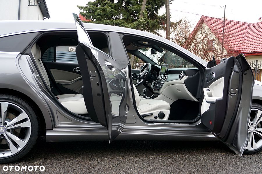 Mercedes-Benz CLA 180 Peak Edition - 15