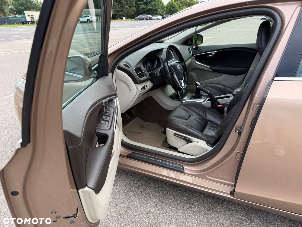 Volvo V40 D2 Momentum - 9