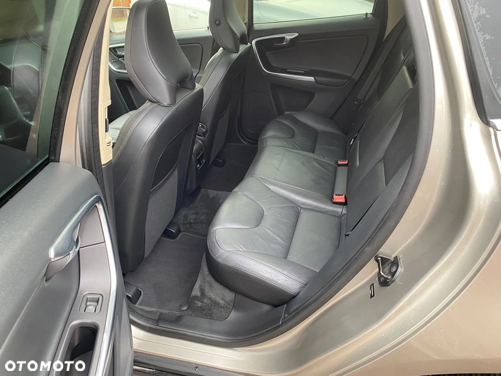 Volvo XC 60 T6 AWD Edition Pro - 16