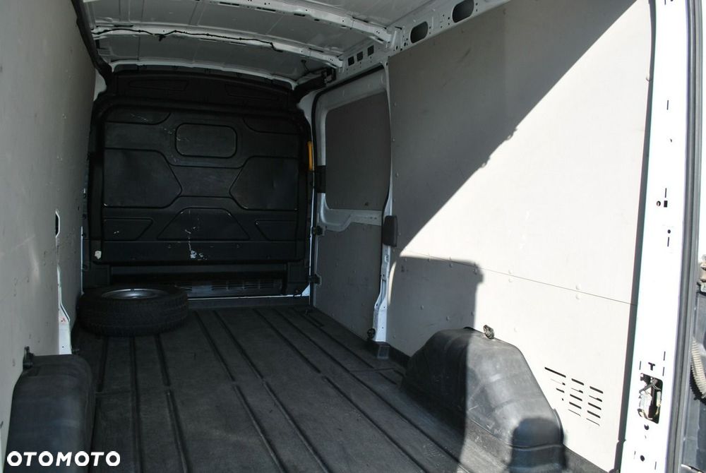 Ford Transit - 12
