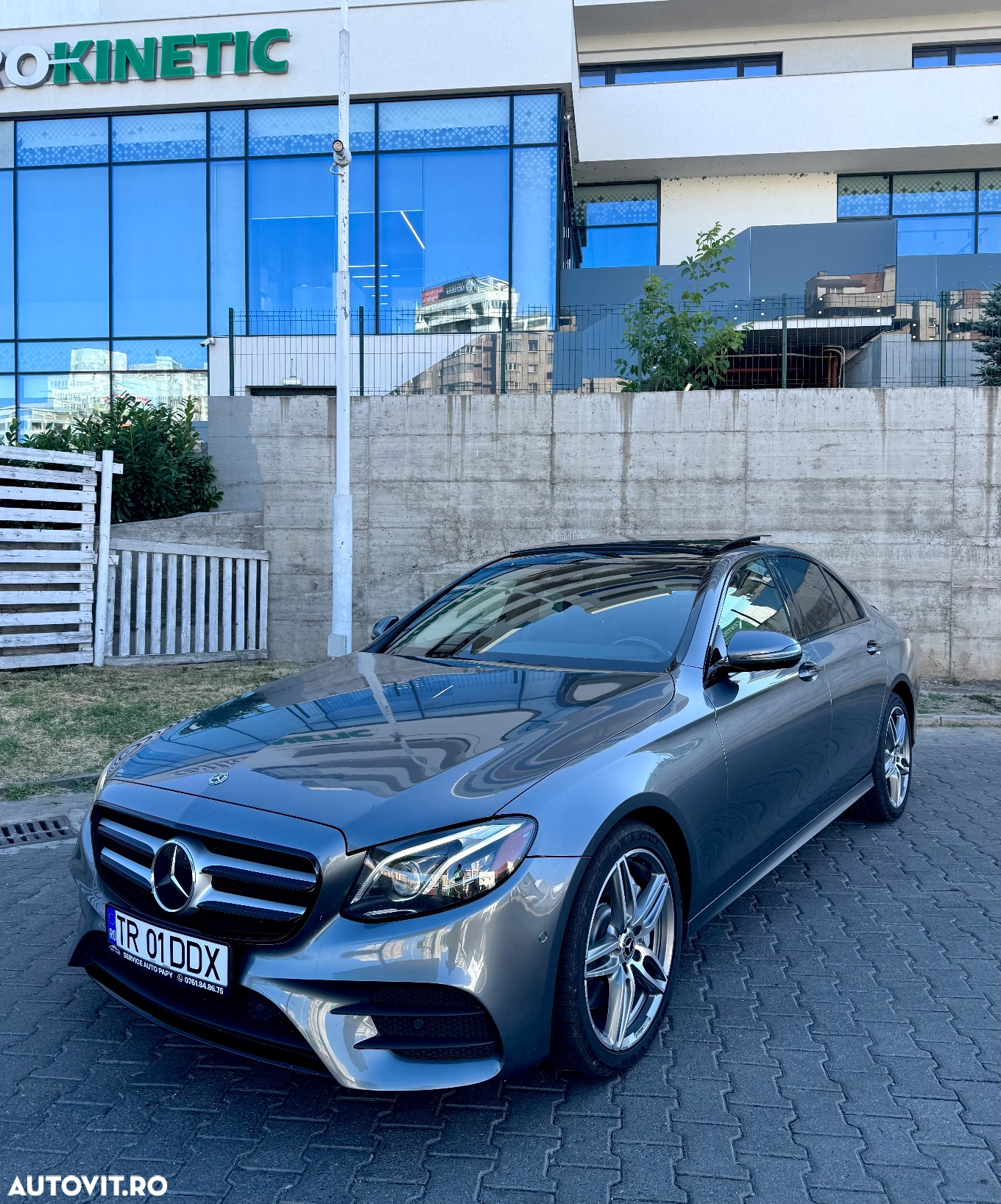 Mercedes-Benz E 300 9G-TRONIC AMG Line - 2