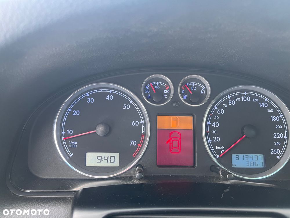 Volkswagen Passat 2.8 V6 4Motion Highline - 13