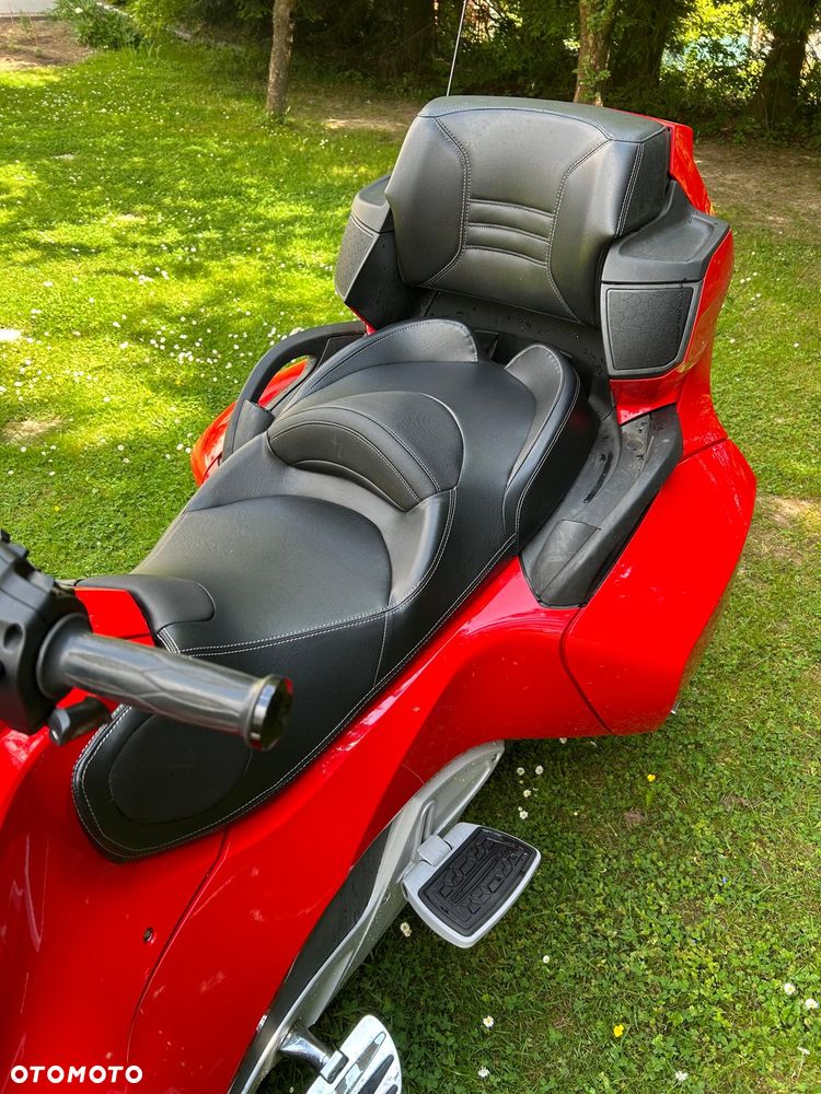 Can-Am Spyder - 13
