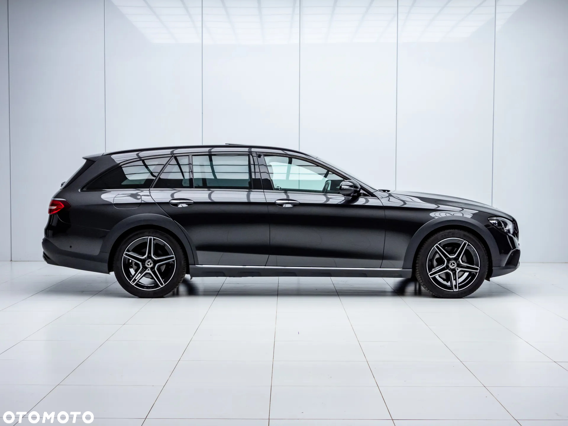 Mercedes-Benz Klasa E 220 d 4-Matic All-Terrain Avantgarde - 3