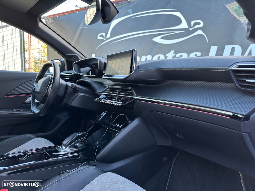 Peugeot e-208 GT+ - 8