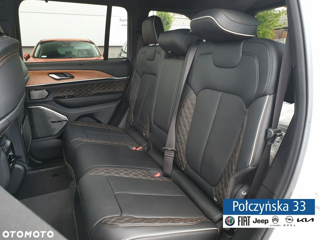 Jeep Grand Cherokee - 32