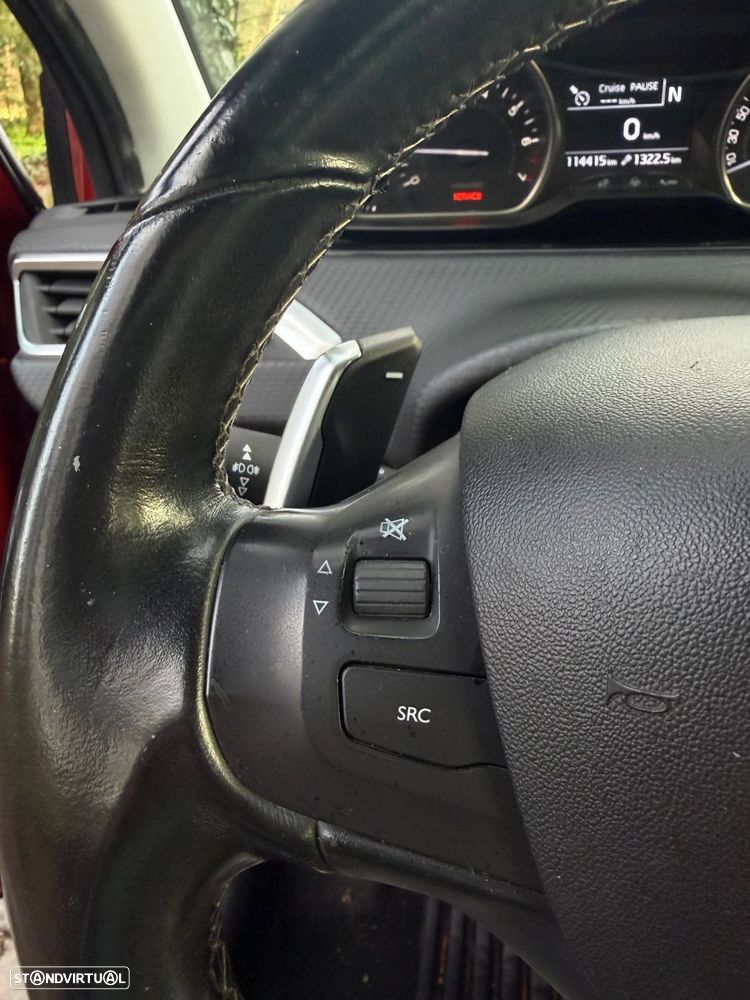 Peugeot 2008 1.2 PureTech Allure EAT6 - 25