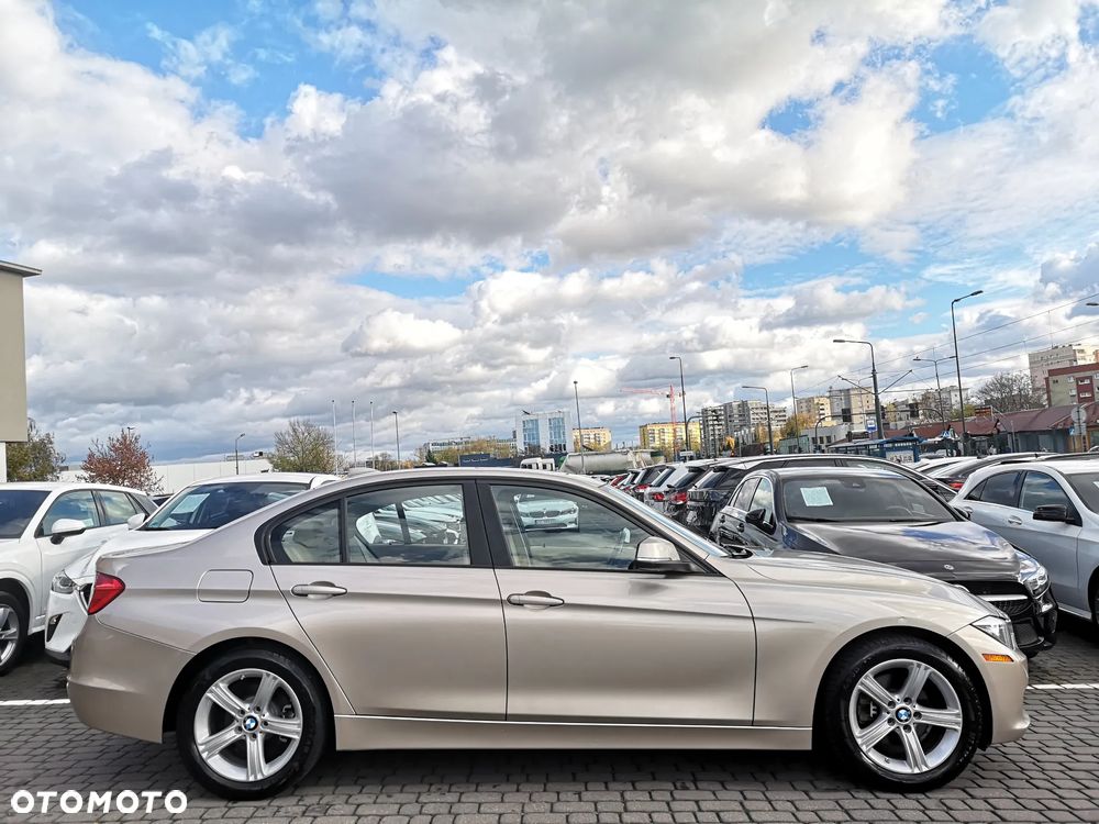 BMW Seria 3 330i xDrive - 6
