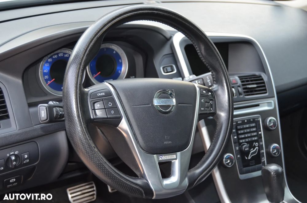 Volvo XC 60 2.4D AWD Aut. RDesign - 9