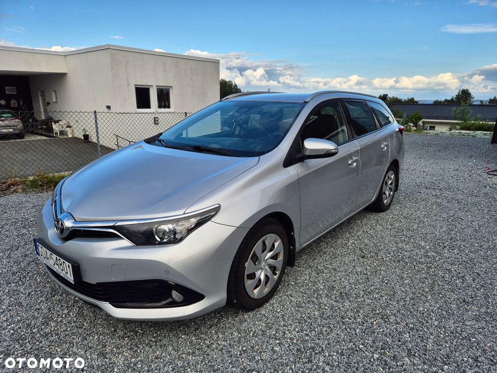 Toyota Auris 1.6 Premium - 1