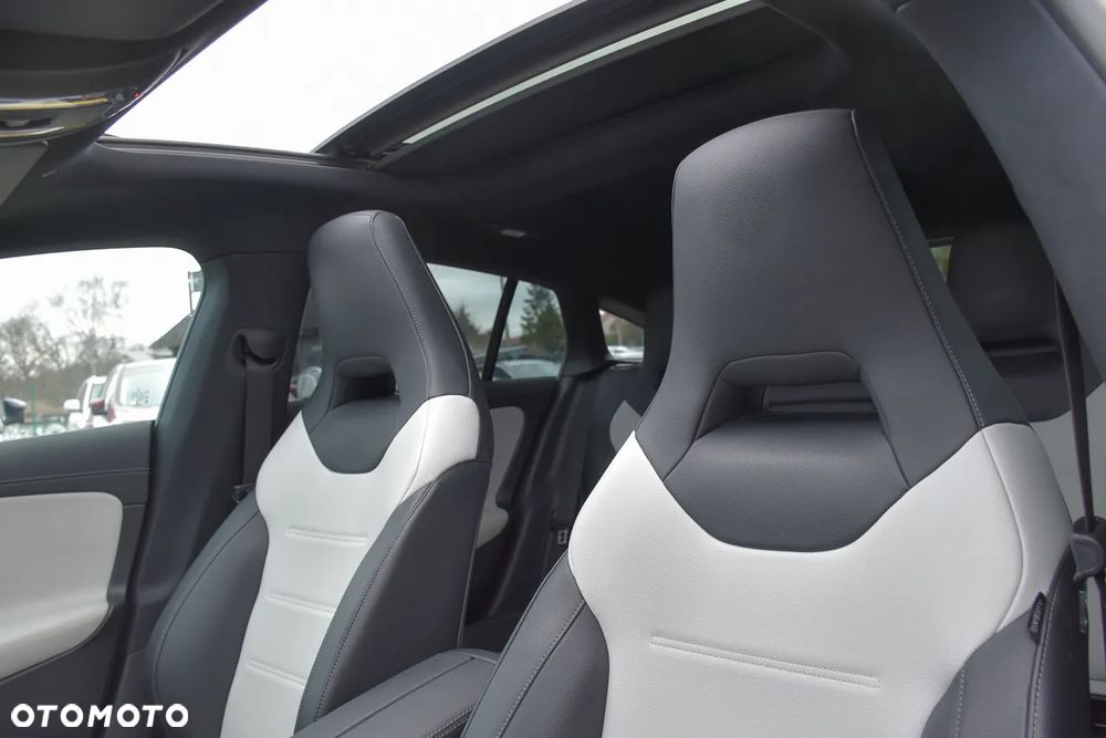 Mercedes-Benz CLA 200 d AMG Line 8G-DCT - 24