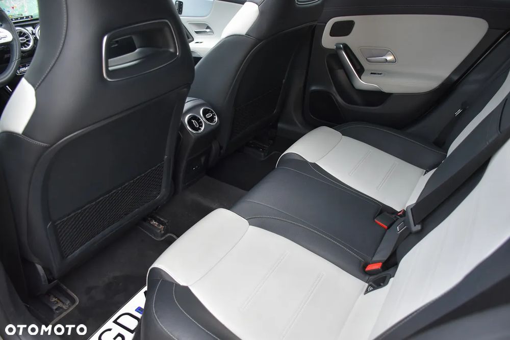 Mercedes-Benz CLA 200 d AMG Line 8G-DCT - 38