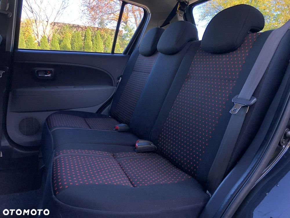 Daihatsu Sirion - 13