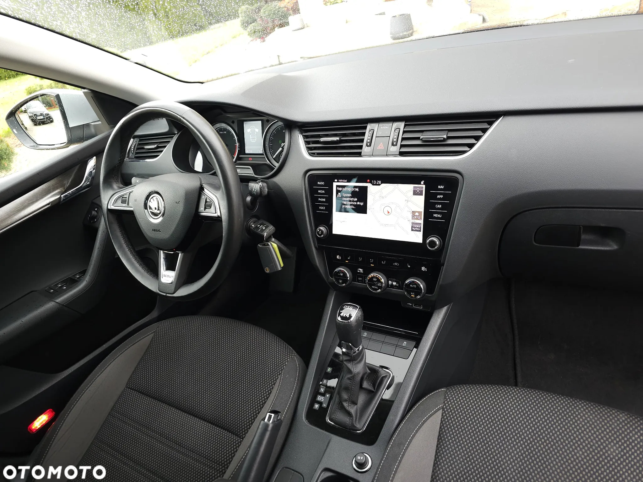 Skoda Octavia Combi 2.0 TDI 4x4 DSG Scout - 32