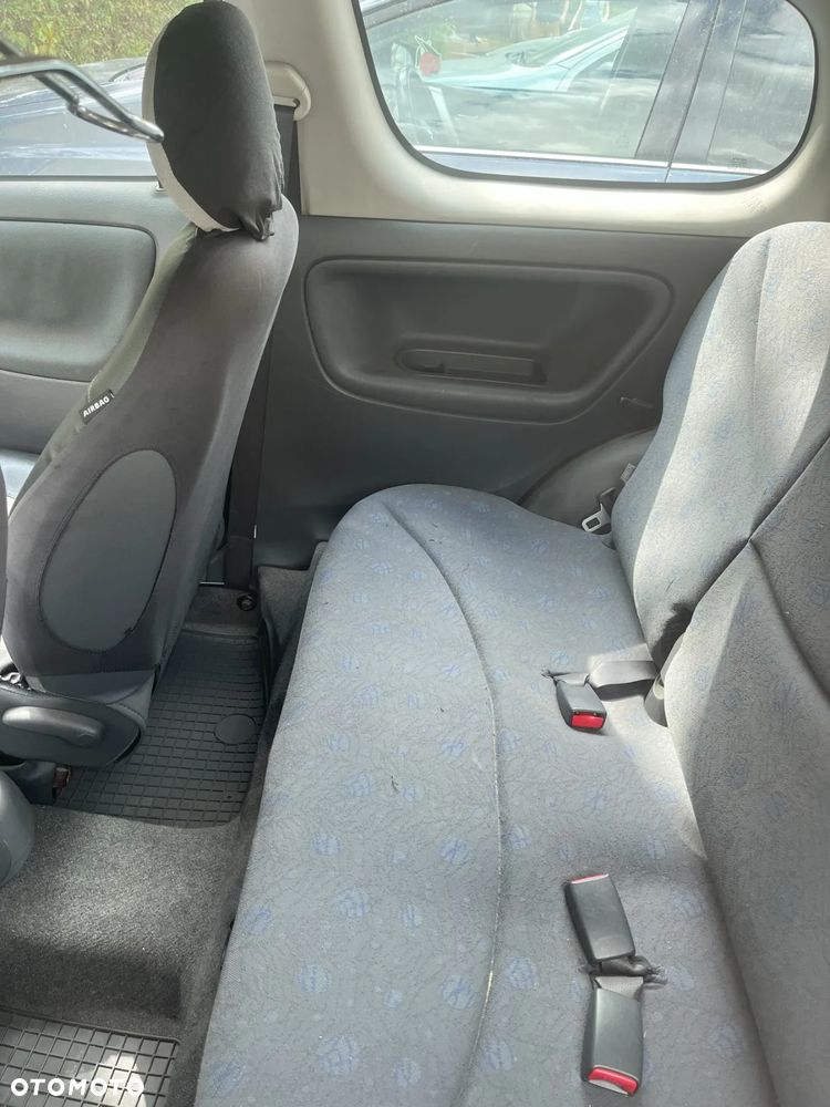 Toyota Yaris 1.0 Base - 6